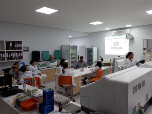 Laboratrio Santa Mnica de Sinop - MT realiza treinamento in loco em leucemias